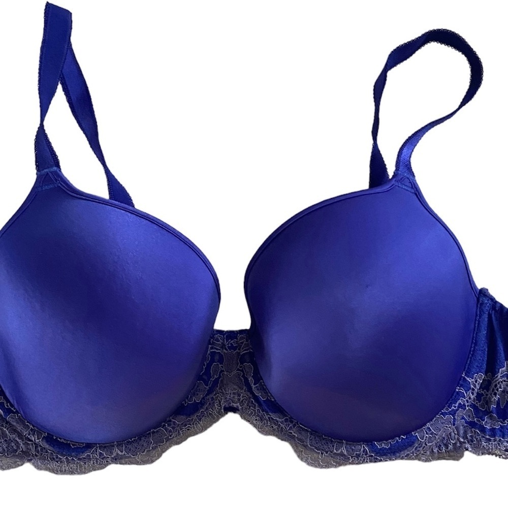 Wacoal 34 DD padded bra in blue with lace detail